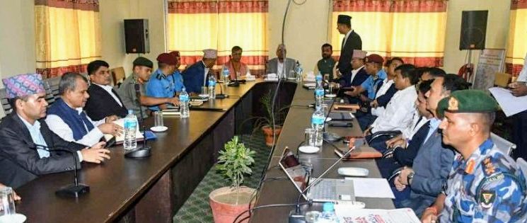 बारा र पर्साको स्थितिबारे गृहमन्त्री रमेश लेखकसँग सुरक्षा निकायको ब्रिफिङ : सीमा अपराध र राजश्व चुहावट रोक्न निर्देशन