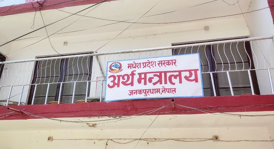 सुख्खा र खडेरीकाे बेला अर्थ मन्त्रालयद्वारा बजेट रोक्का, किसान र सर्वसाधारण समस्यामा