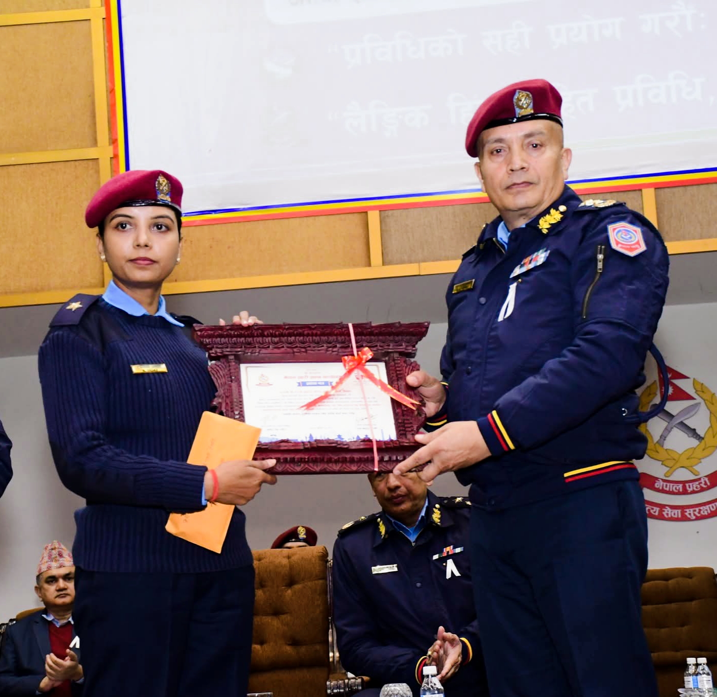 लैङ्गिक हिंसाविरुद्धको लडाइँमा चम्किइन् रौतहटकी असई रागनी बनिन् देशभरिकै ‘सर्वोत्कृष्ट प्रहरी’