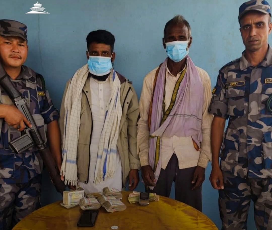 रौतहटमा स्रोत नखुलेको ५ लाख भन्दाबढी रकमसहित २ जना पक्राउ